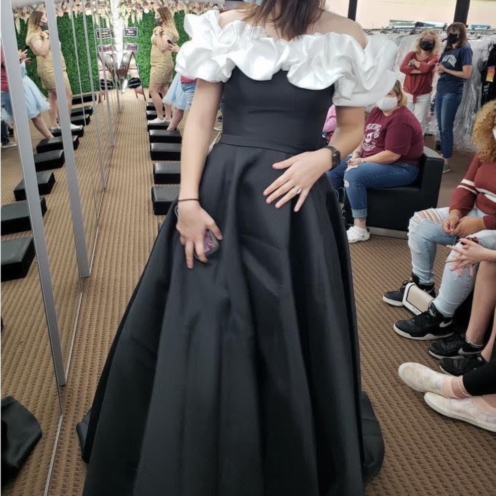 Size 4 Ashley Lauren Ballgown style #11096